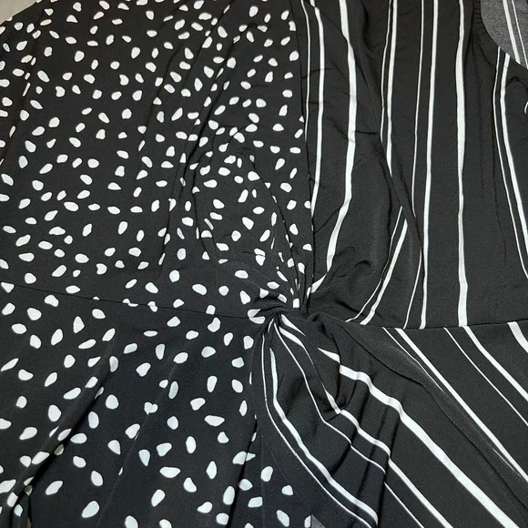 Cato Sleeveless Blouse Womens 18/20W Black White Asymmetrical Twist Front Artsy - Picture 7 of 10